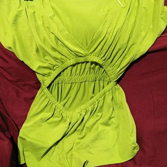 Cute open back blouse - Picture 2 of 3